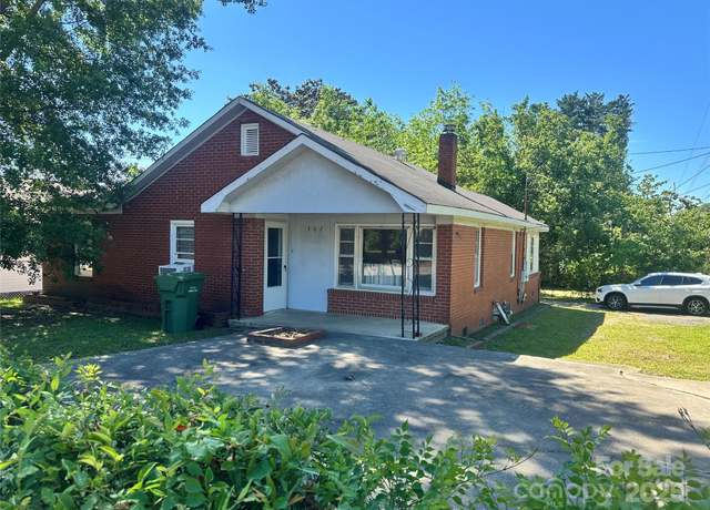 Property at 301 Louise St, Lancaster, SC 29720, 3 beds, 1 bath