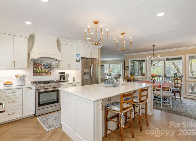 Property at 123 Burning Tree Ln, Flat Rock, NC 28731, 2 beds, 2 baths