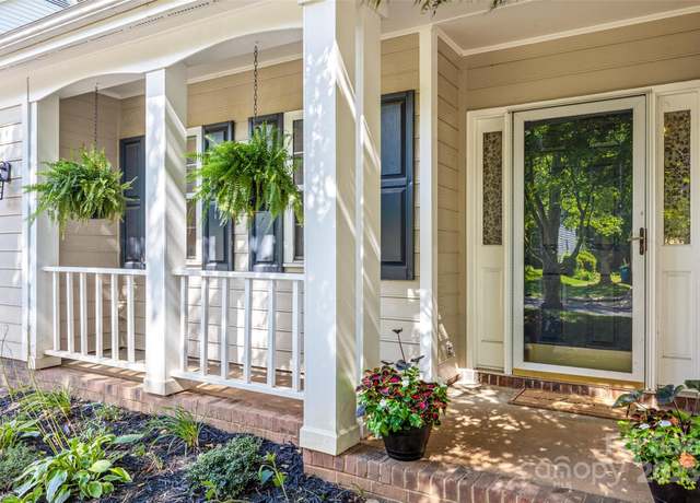 Property at 7029 Scuppernong Ct, Charlotte, NC 28215, 3 beds, 2.5 baths