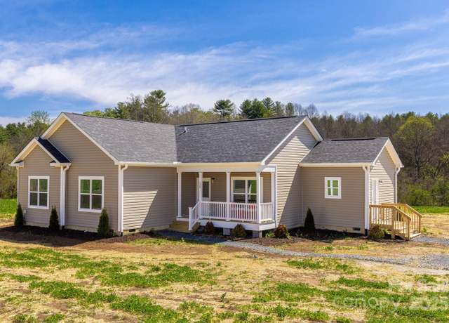 Property at 139 Mullinax Dr, Hendersonville, NC 28792, 3 beds, 2 baths