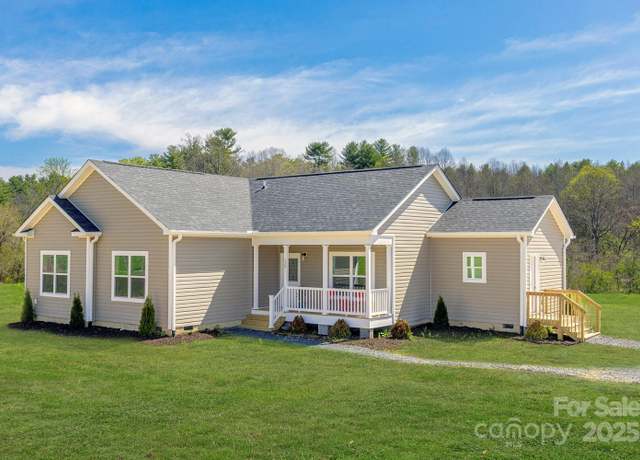 Property at 139 Mullinax Dr, Hendersonville, NC 28792, 3 beds, 2 baths
