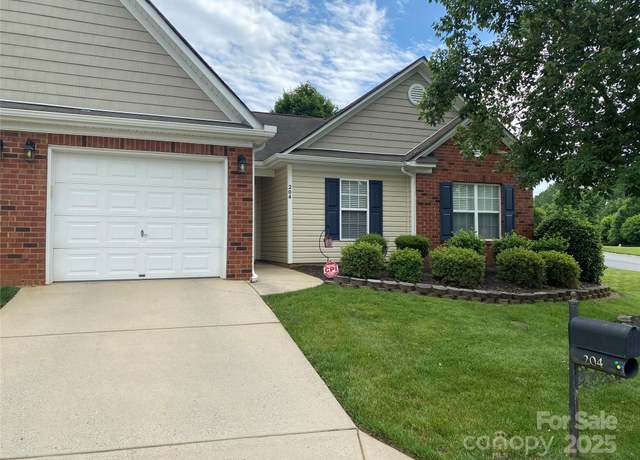 Property at 204 Woodbridge Cir, Mount Holly, NC 28120, 3 beds, 2 baths