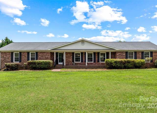 Property at 1150 Kenosha Dr, Kernersville, NC 27284, 3 beds, 2 baths