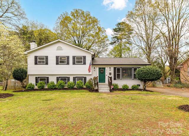Property at 2816 Eastport Rd, Charlotte, NC 28205, 4 beds, 2.5 baths