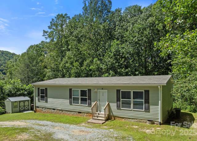 Property at 35 Dupont Estates Dr, Hendersonville, NC 28739, 3 beds, 2 baths