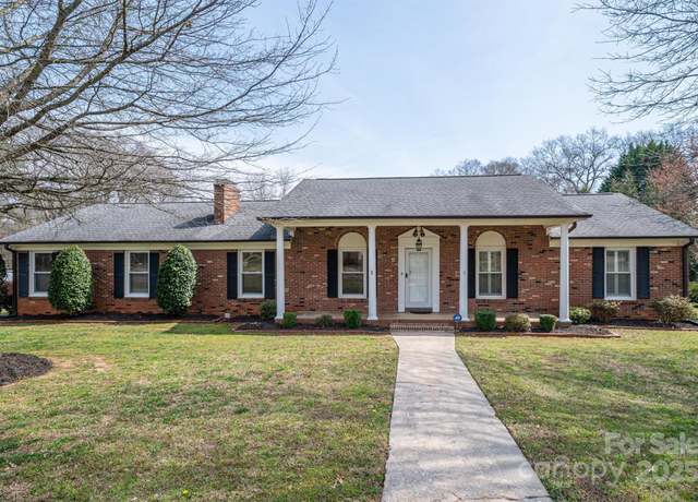 Property at 104 N Hawthorne St, Mount Holly, NC 28120, 3 beds, 2 baths