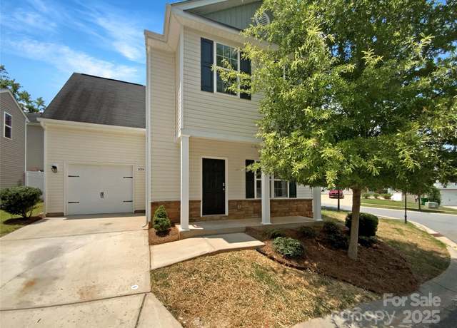 Property at 8004 Stevie Oaks Ln, Charlotte, NC 28215, 4 beds, 2.5 baths