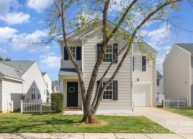 Property at 1227 Triece Ln, Charlotte, NC 28215, 3 beds, 2.5 baths