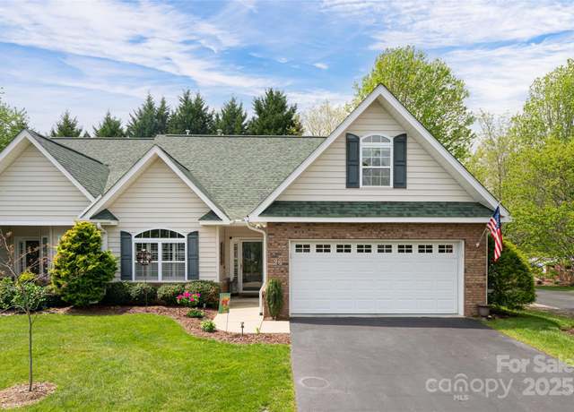 Property at 26 Victoria Park Dr, Hendersonville, NC 28792, 3 beds, 2.5 baths