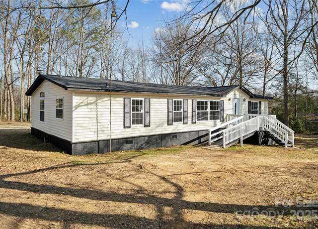 Property at 137 S Penny St, Lancaster, SC 29720, 3 beds, 2 baths