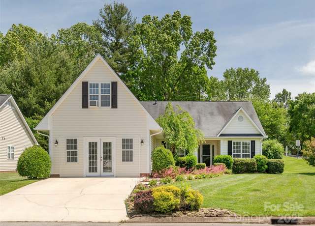Property at 14 Stonehollow Rd, Fletcher, NC 28732, 3 beds, 2 baths