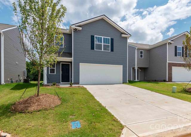 Property at 56 Lillian Ln, Hendersonville, NC 28792, 3 beds, 2.5 baths