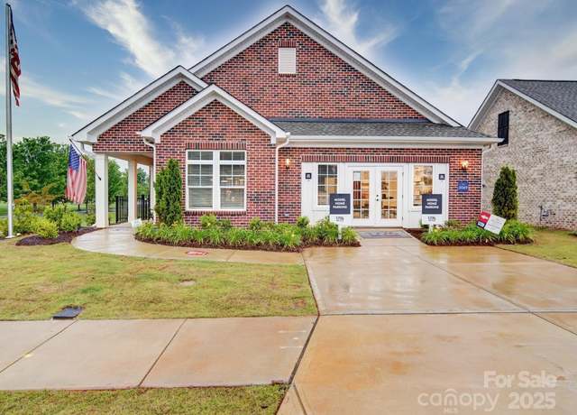 Property at 3089 Founding Fathers Dr, Gastonia, NC 28056, 3 beds, 2.5 baths
