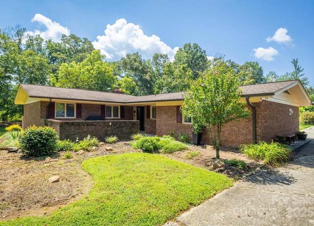 Property at 4620 Montclaire Ave, Morganton, NC 28655, 3 beds, 2.5 baths