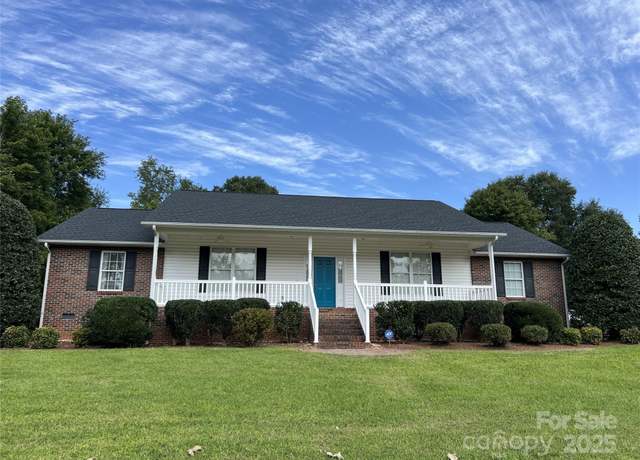 Property at 105 Winding Creek Dr, Morganton, NC 28655, 3 beds, 2.5 baths