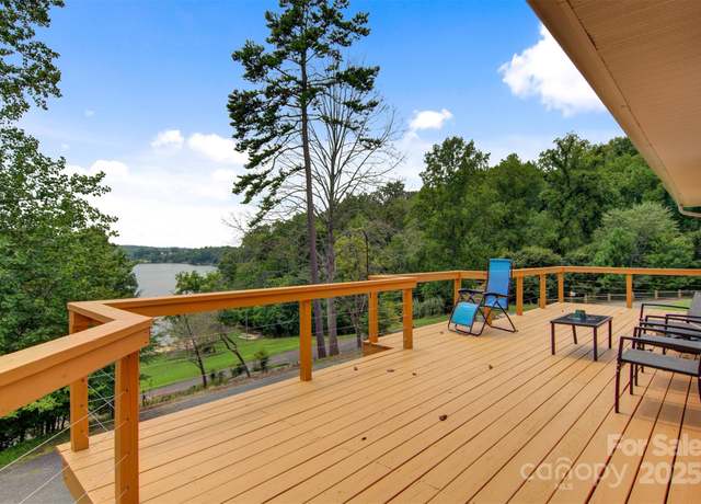 Property at 6294 Southlake Dr, Hickory, NC 28601, 3 beds, 2 baths