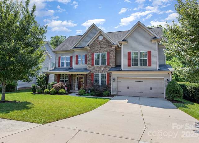 Property at 10203 Loch Lomond Dr, Charlotte, NC 28278, 4 beds, 3.5 baths