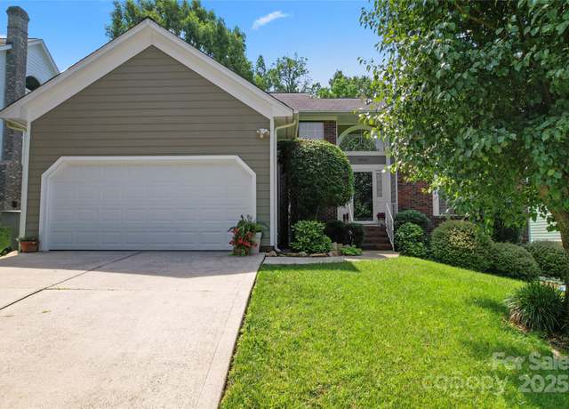 Property at 10043 Elsenham Ln, Charlotte, NC 28269, 3 beds, 2.5 baths