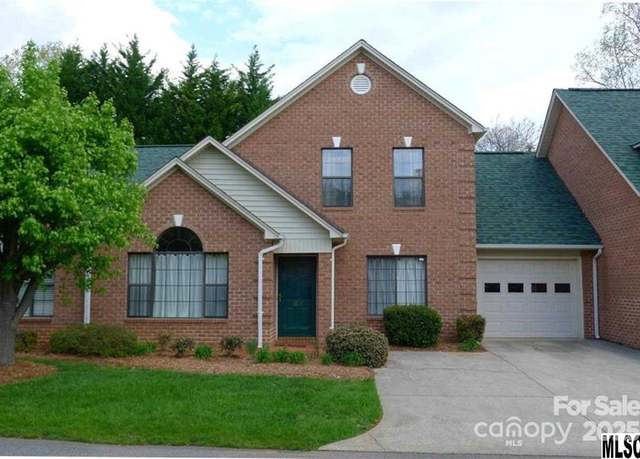 Property at 1635 20th Avenue Ct NE, Hickory, NC 28601, 3 beds, 2 baths