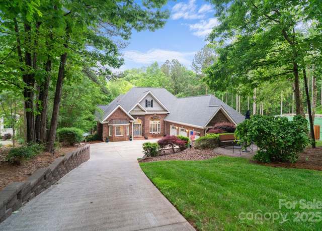Property at 2200 Capes Cove Dr, Sherrills Ford, NC 28673, 3 beds, 4 baths