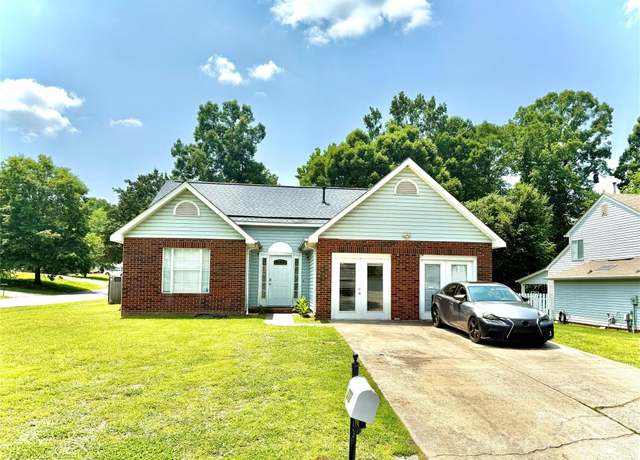 Property at 5728 Rocbridge Ln, Charlotte, NC 28208, 3 beds, 2 baths