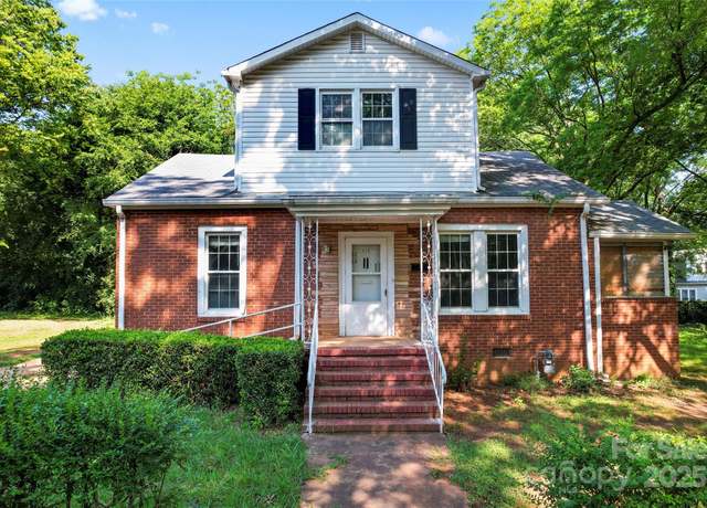 Property at 317 Campus St, Charlotte, NC 28216, 4 beds, 2 baths