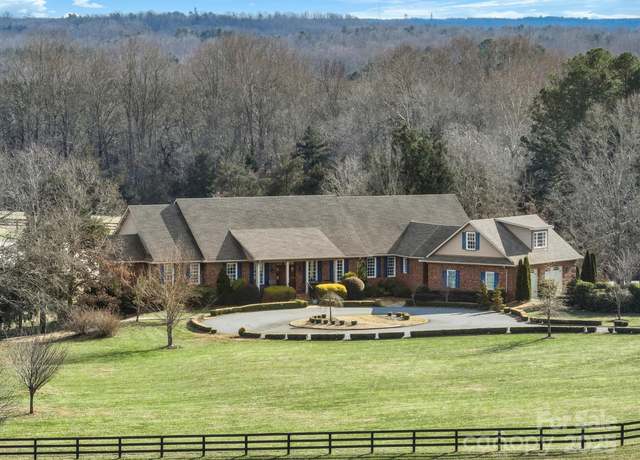 Property at 1970 Chesnee Rd, Columbus, NC 28722, 4 beds, 5.5 baths