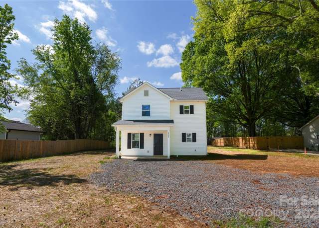 Property at 8722 Moody Rd, Charlotte, NC 28215, 3 beds, 2 baths