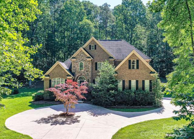 Property at 5955 Mountain Point Ln, Charlotte, NC 28216, 4 beds, 3.5 baths