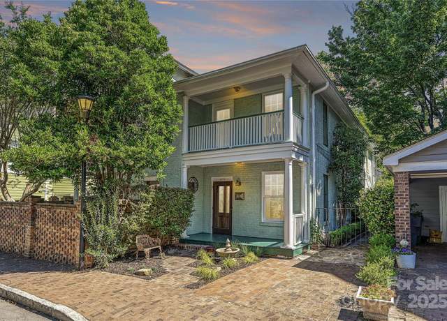 Property at 402 W 8th St, Charlotte, NC 28202, 3 beds, 2.5 baths