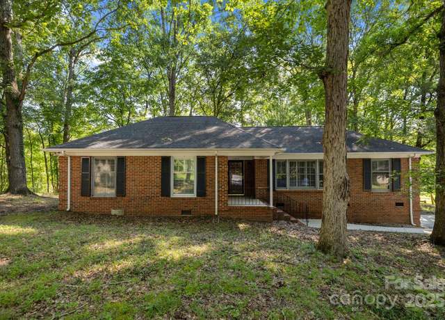 Property at 11819 Lansbury Ct, Charlotte, NC 28226, 3 beds, 2 baths