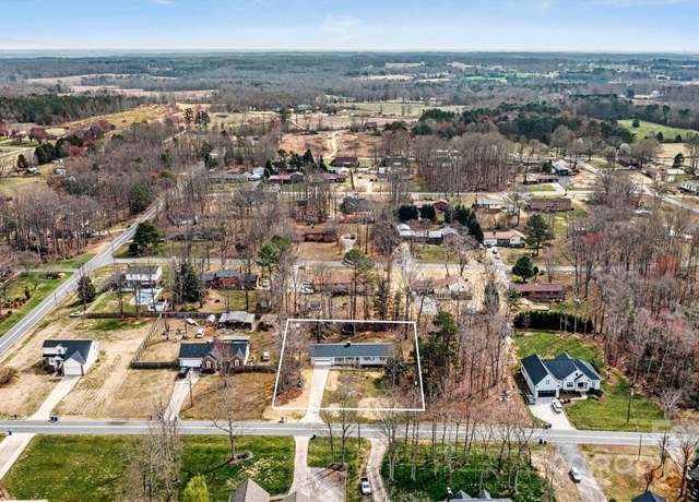 Property at 1140 Knollwood Dr, Claremont, NC 28610, 3 beds, 2 baths