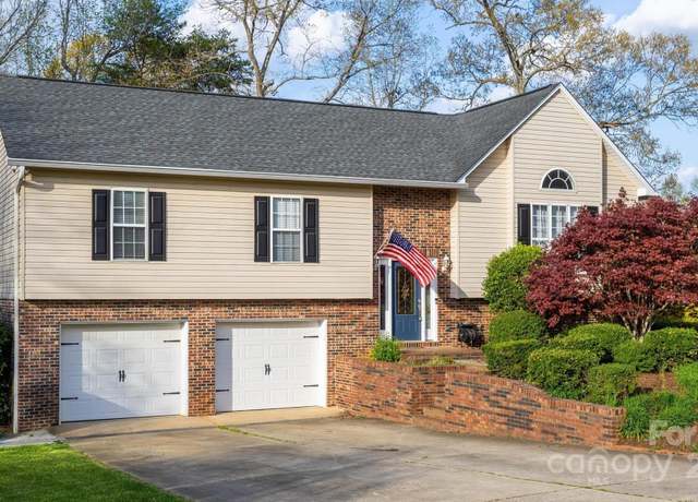 Property at 3704 25th Street Pl NE, Hickory, NC 28601, 3 beds, 3 baths