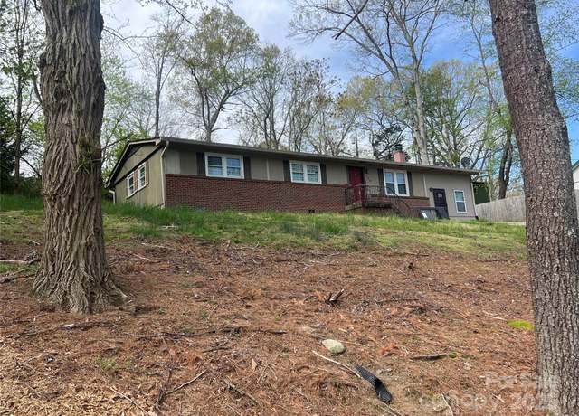 Property at 145 Azalea Way, Hendersonville, NC 28792, 3 beds, 2 baths