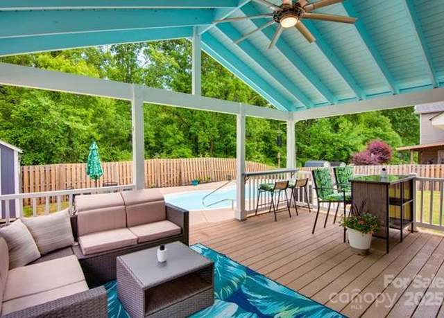 Property at 136 Elba Dr, Mooresville, NC 28115, 5 beds, 3 baths