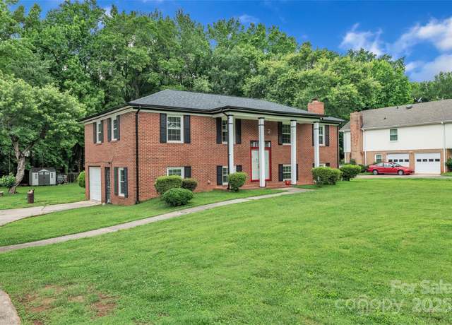 Property at 5633 Mallard Dr S, Charlotte, NC 28227, 5 beds, 3 baths