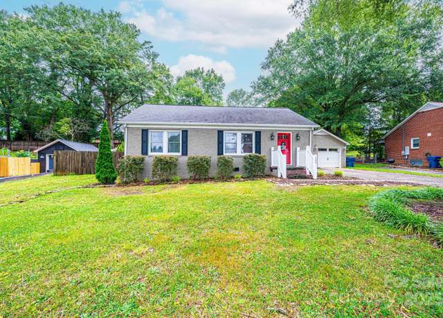 Property at 122 15th Ave NW, Hickory, NC 28601, 3 beds, 2 baths