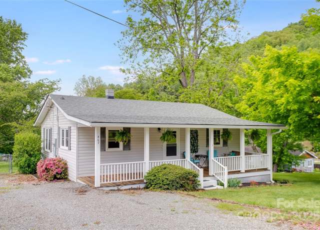 Property at 407 Valley View Cir, Waynesville, NC 28786, 2 beds, 1 bath