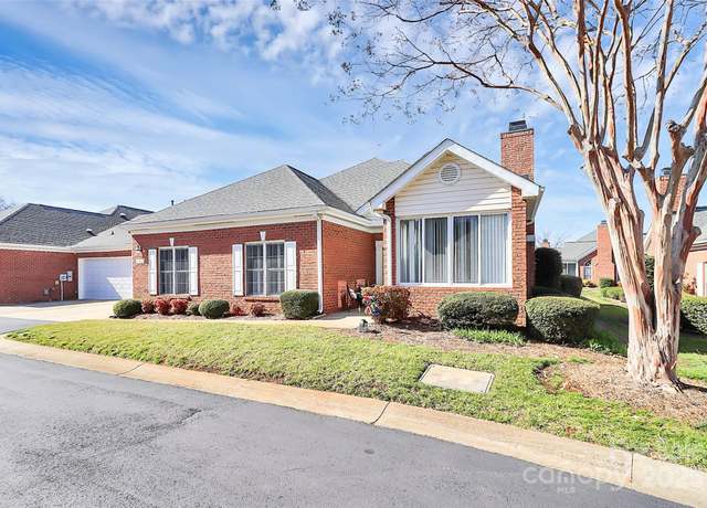 Property at 8462 Highland Glen Dr, Charlotte, NC 28269, 3 beds, 2 baths