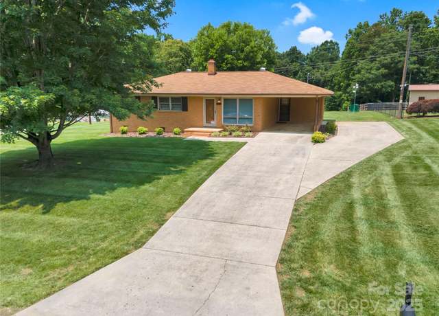 Property at 888 Stowe Ln, Gastonia, NC 28056, 3 beds, 1.5 baths