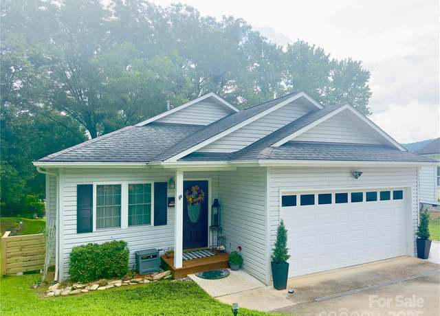 Property at 224 Park Ave, Marion, NC 28752, 3 beds, 2 baths