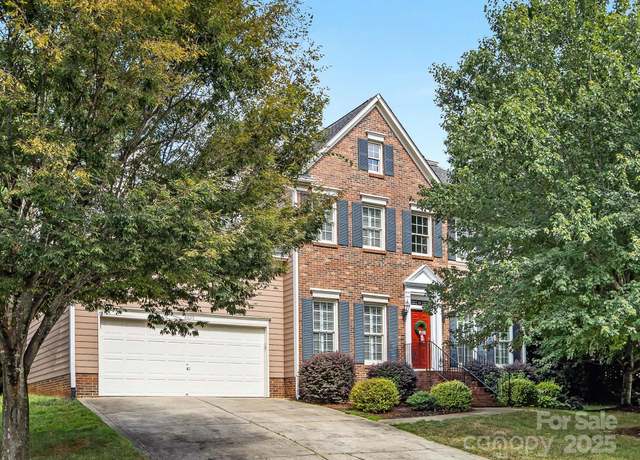 Property at 6825 Fairway Point Dr, Charlotte, NC 28269, 4 beds, 2.5 baths