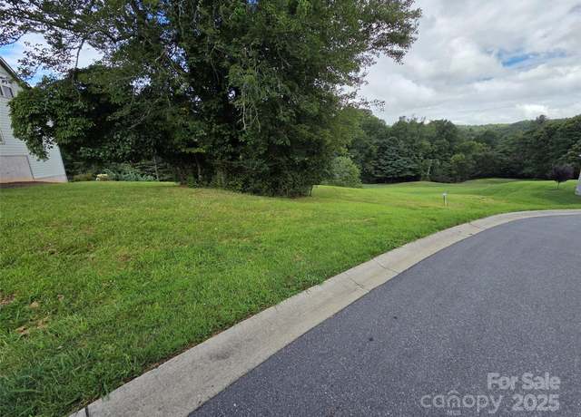 Property at 156 Triple Fairways Dr, Hendersonville, NC 28739