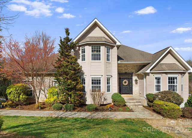 Property at 969 Rickel Dr, Hendersonville, NC 28739, 4 beds, 3 baths