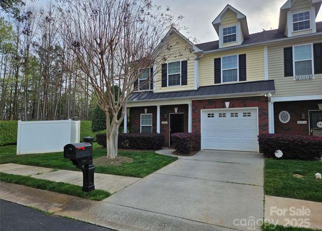 Property at 2026 Talbot Ln, Hickory, NC 28602, 3 beds, 2.5 baths