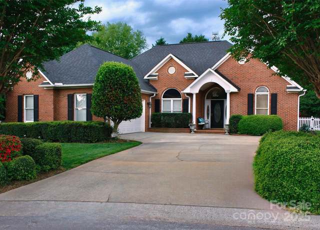 Property at 2289 Veery Ln, Rock Hill, SC 29732, 3 beds, 2 baths