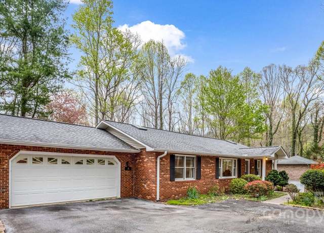 Property at 49 Grey Fox Trl, Hendersonville, NC 28739, 3 beds, 2 baths
