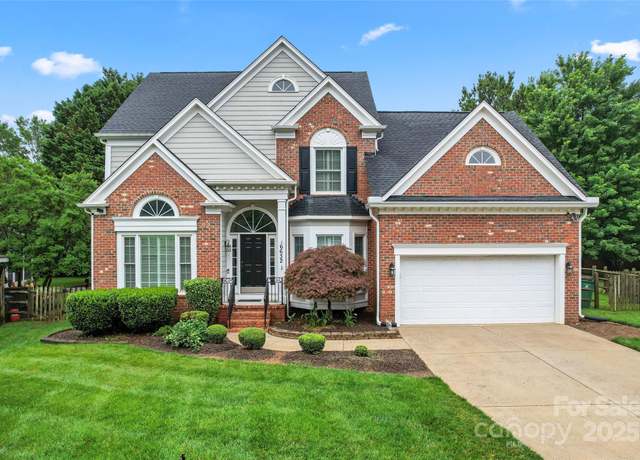 Property at 6632 Hawksnest Dr, Charlotte, NC 28269, 4 beds, 2.5 baths
