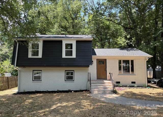 Property at 6715 Olde Savannah Rd, Charlotte, NC 28227, 4 beds, 3 baths