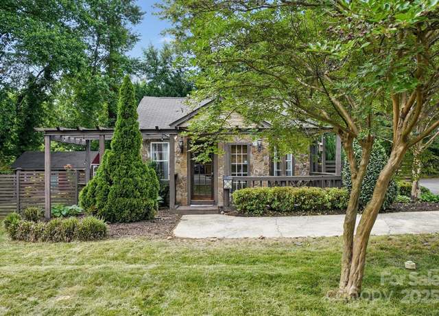 Property at 4235 Howie Cir, Charlotte, NC 28205, 2 beds, 2 baths